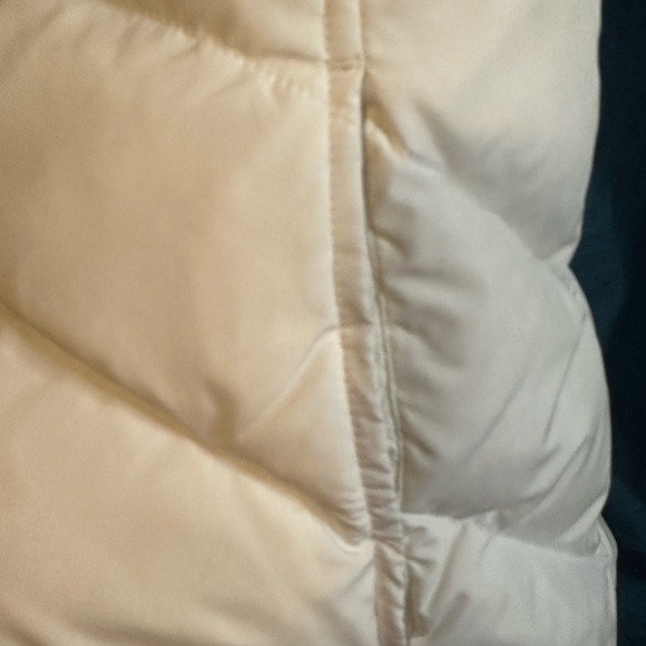 J Crew women’s  White Puffer Vest with Sherpa Lining - Picture 3 of 6
